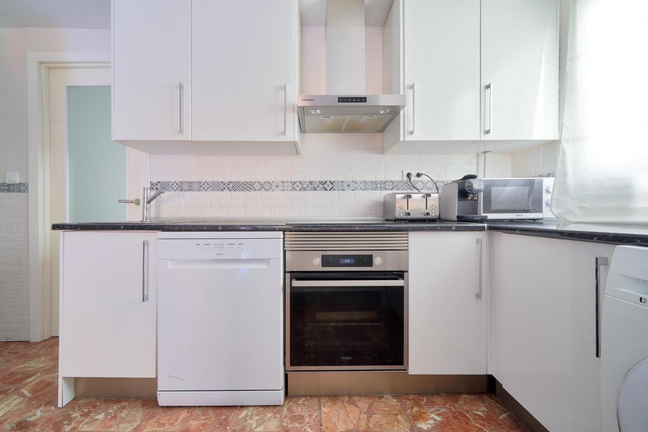 Sun-Kissed Getaway Apartment Malaga Luaran gambar