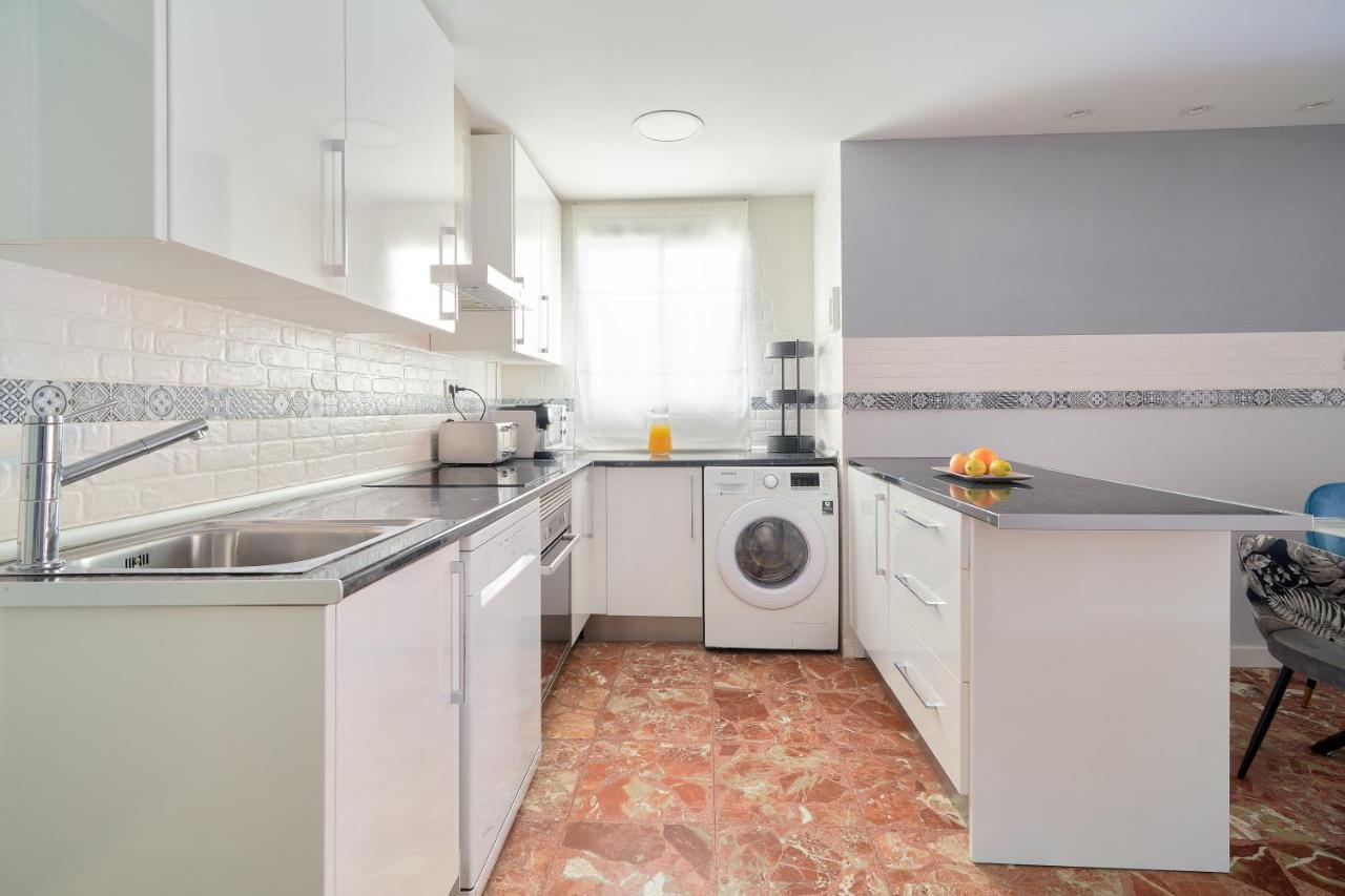 Sun-Kissed Getaway Apartment Malaga Luaran gambar